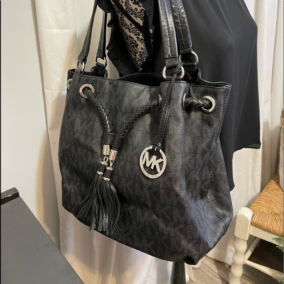 Michael Kors Handbags - Michael Kors Black Purse